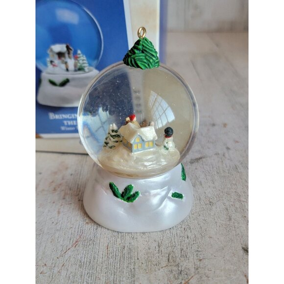 Hallmark bringing home the tree snow globe ornament Xmas - Picture 6 of 8